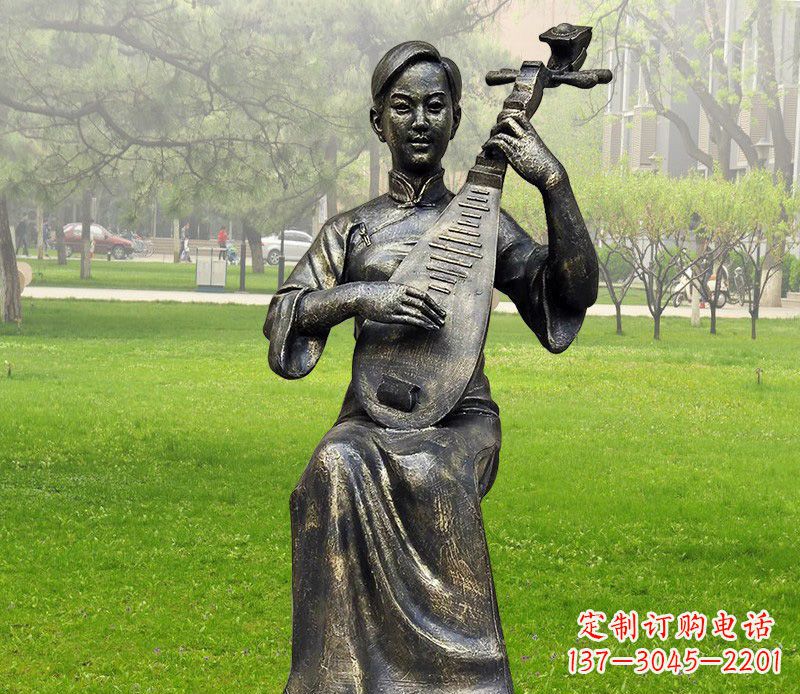 威海弹琵琶的人物铜雕塑