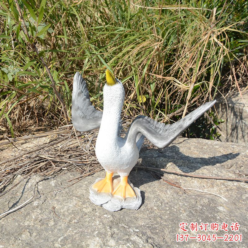威海雕塑少女与和平鸽