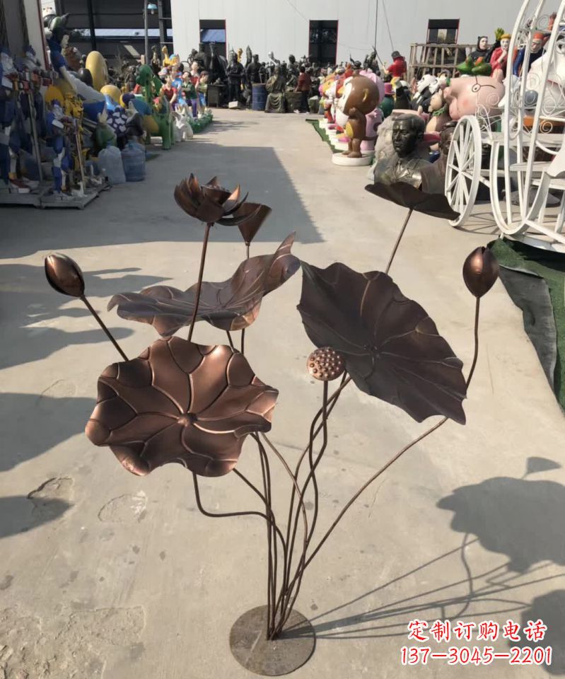 威海精美锻铜荷花雕塑