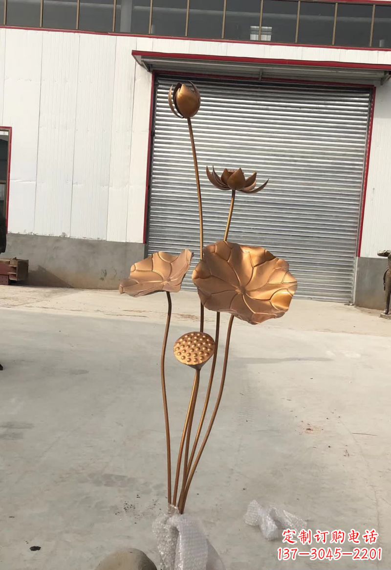 威海古典锻铜荷花雕塑