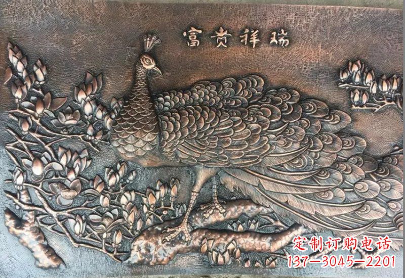 威海华丽锻铜孔雀雕塑