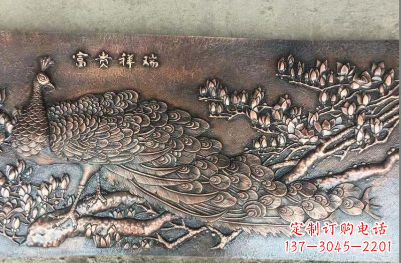 威海精美锻铜孔雀雕塑