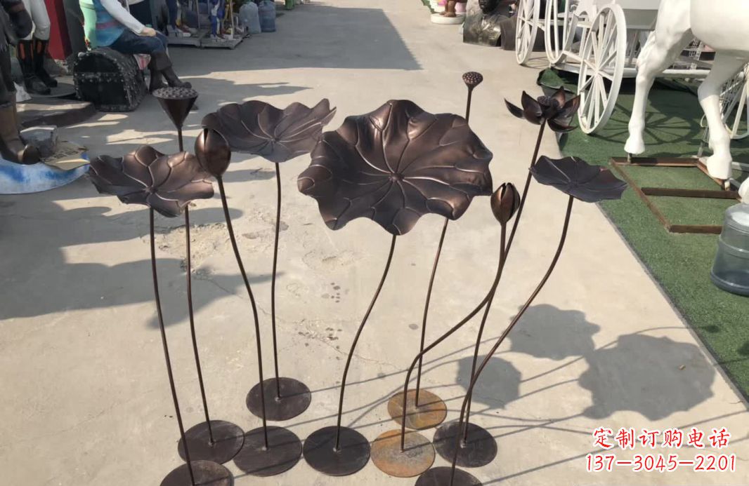 威海锻铜园林异彩纷呈的荷花雕塑