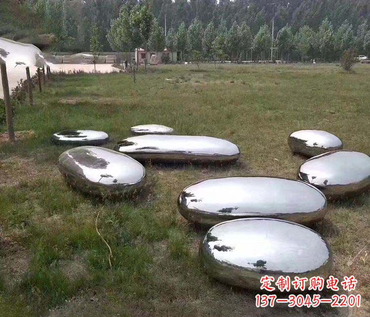 威海抽象镜面不锈钢鹅卵石雕塑