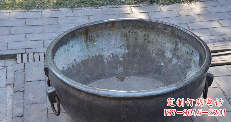 威海仿古纹饰铜水缸雕塑