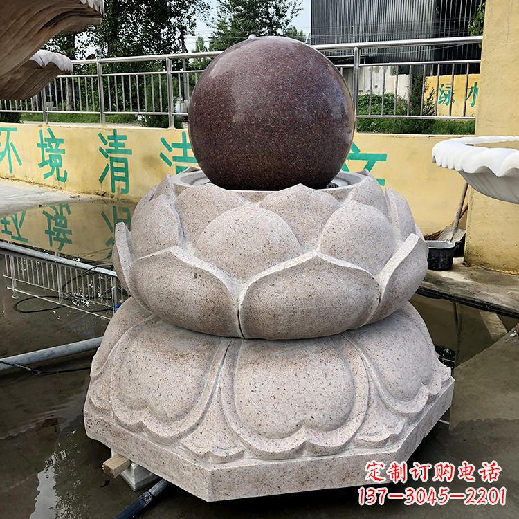 威海金色彩绘风水球雕塑