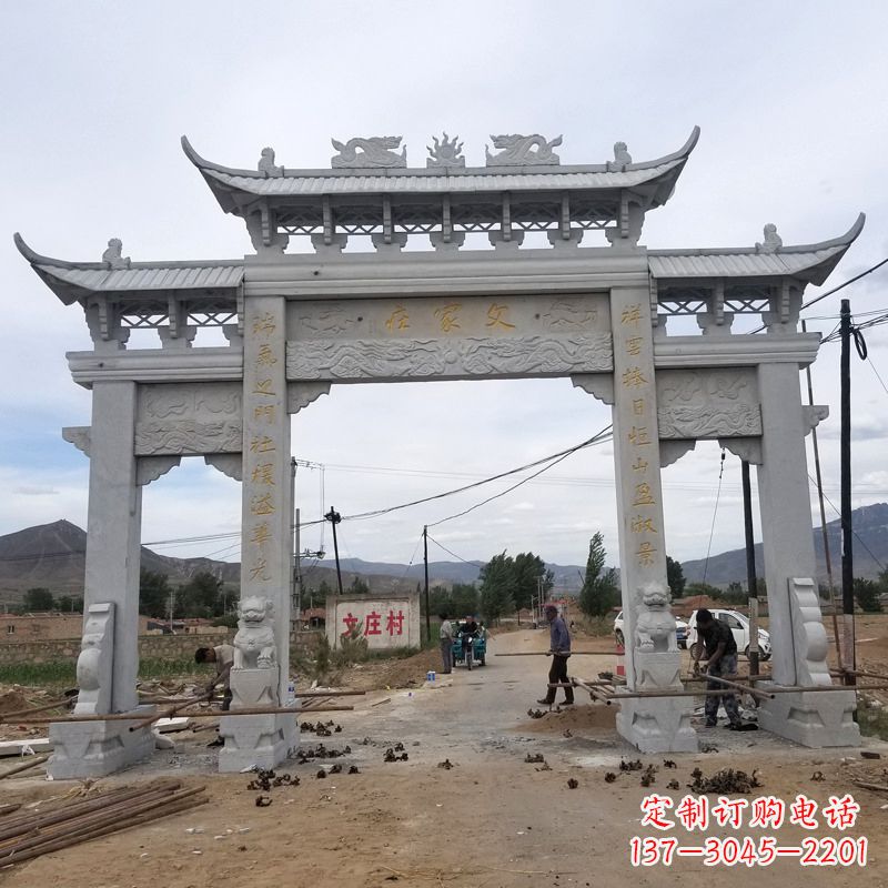 威海父家庄村口石雕牌坊高品质青石雕塑定制