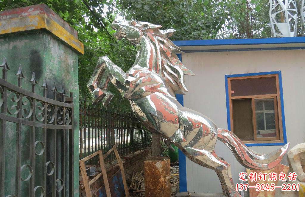 威海优雅凌厉的不锈钢奔跑马雕塑