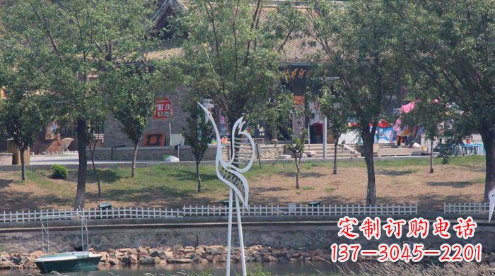 威海融合瑞雪灵羽,灵灯晶莹不锈钢仙鹤雕塑