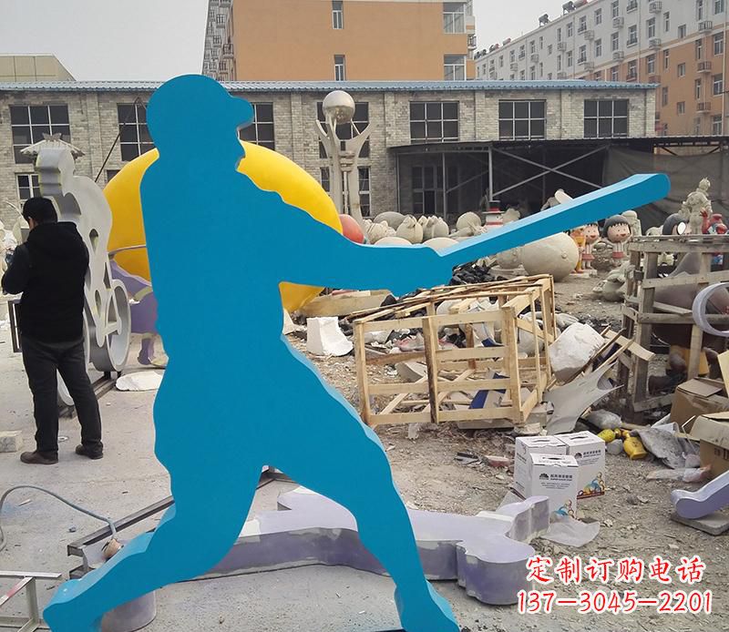 威海公园不锈钢打棒球雕塑2