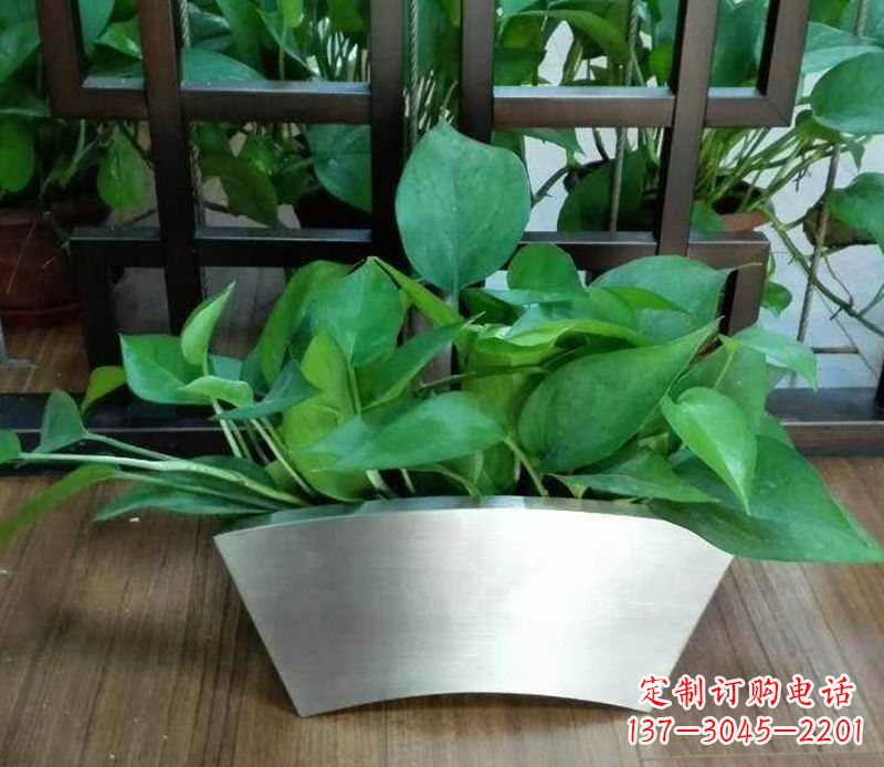 威海高质量不锈钢花盆雕塑,享受自然完美烘托