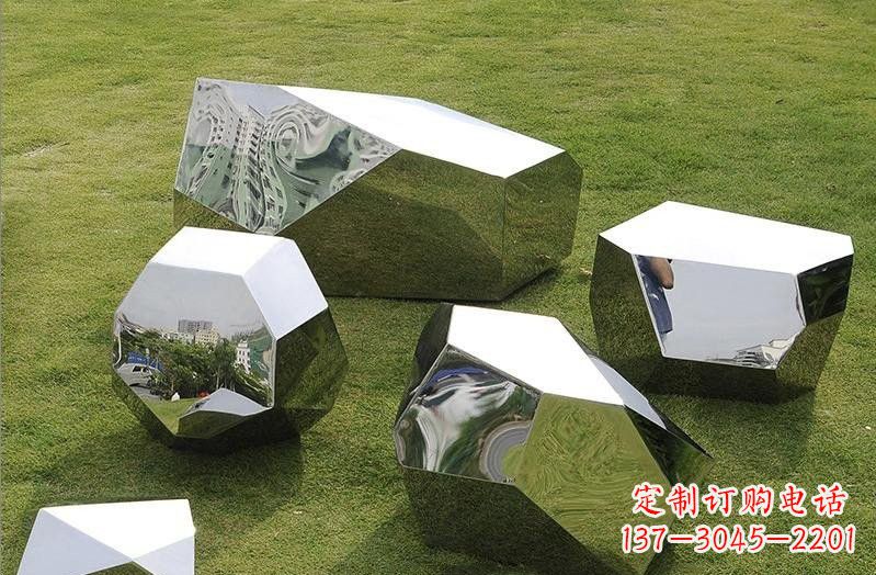 威海精美不锈钢鹅卵石几何雕塑