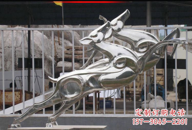 威海梅花鹿不锈钢高光大型雕塑