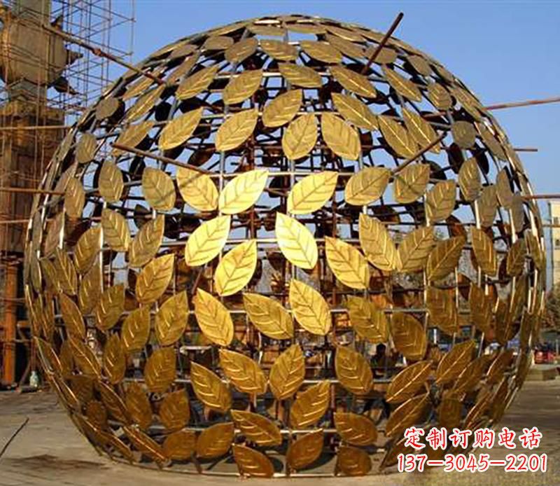 威海不锈钢树叶镂空球景观雕塑