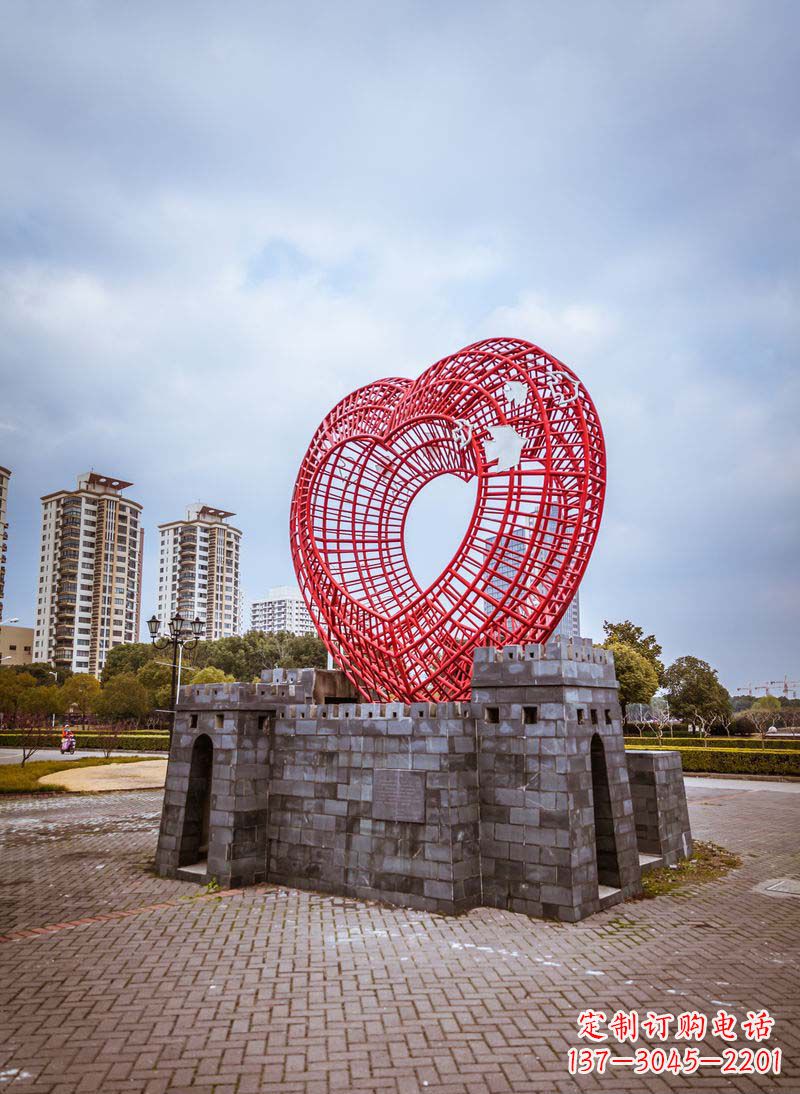 威海拥抱和平的心以心型和平鸽雕塑传递心意