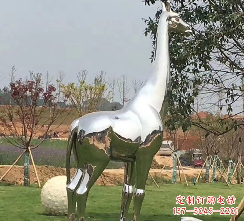 威海公园不锈钢长颈鹿雕塑