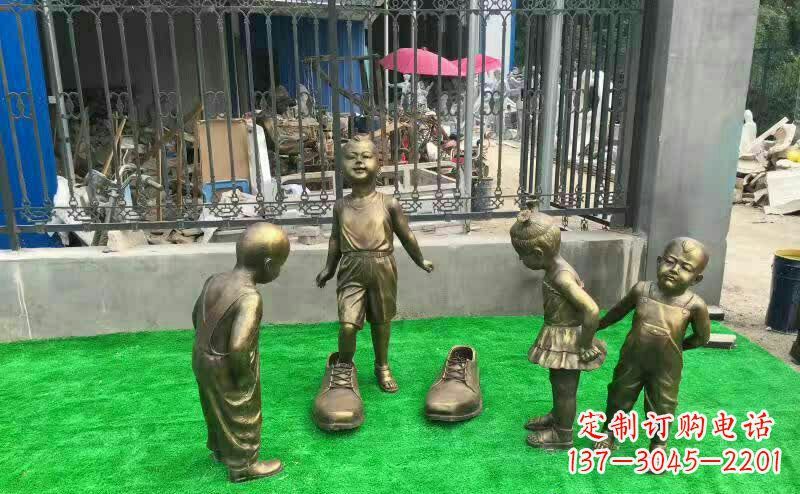 威海公园穿大鞋的儿童铜雕