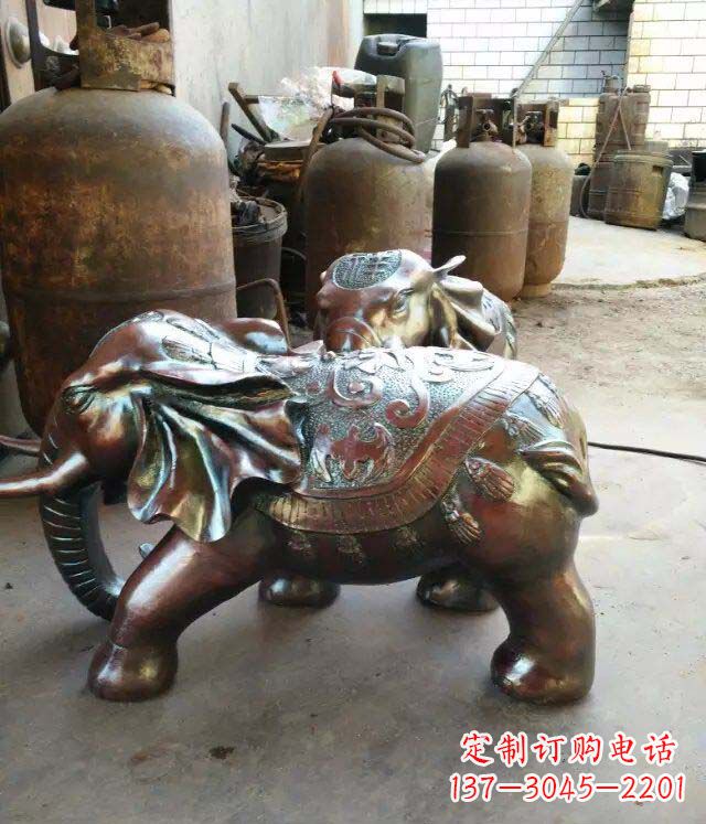 威海公园大象招财动物铜雕 (2)