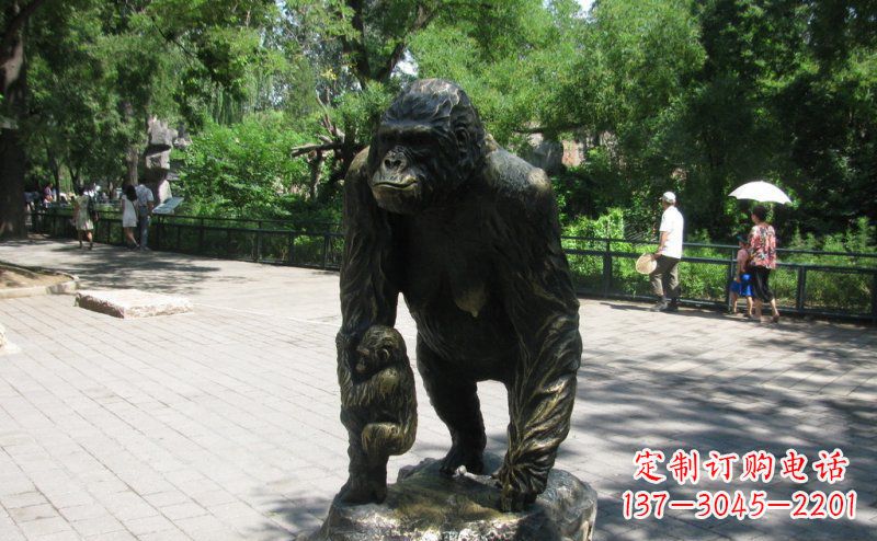 威海公园大猩猩动物铜雕 (2)
