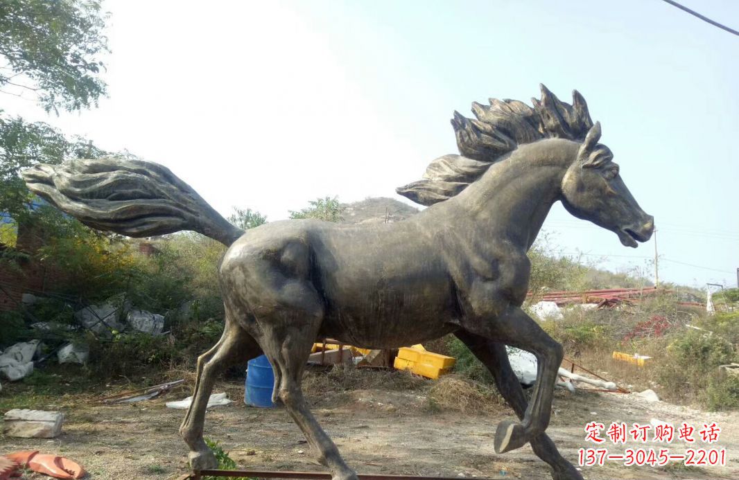 威海公园动物奔跑的马铜雕