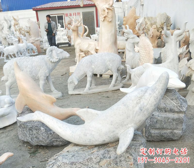 威海公园动物海豚石雕