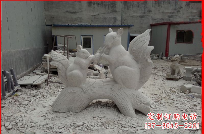 威海中领雕塑  松鼠之爱 石雕定制