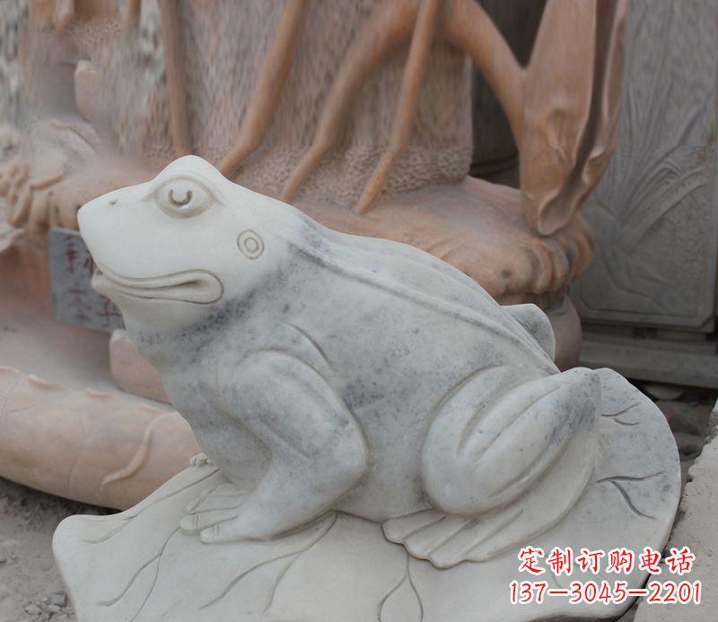 威海青蛙雕塑生动逼真的公园动物雕塑