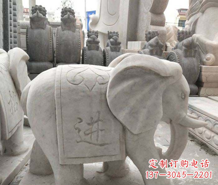 威海小象石雕塑,展现美丽的艺术风采