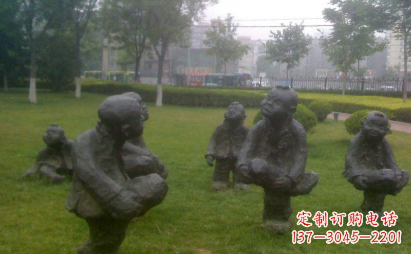 威海中领雕塑为您打造精美的儿童斗鸡雕塑