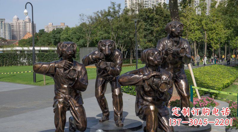 威海公园狗头人身创意铜雕