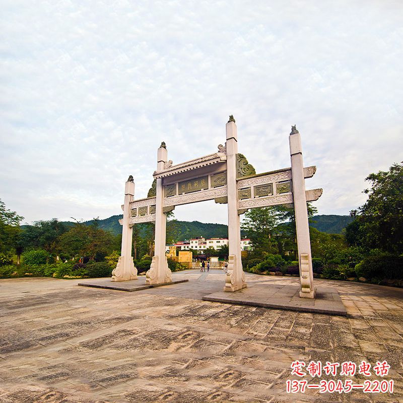 威海公园广场冲天式石牌坊