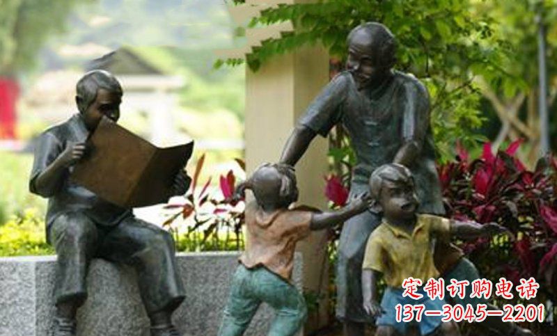 威海公园和爷爷玩耍的小孩小品铜雕