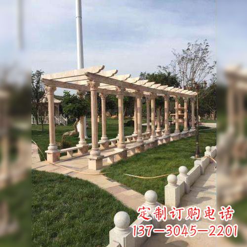 威海增添公园美景的长廊石雕