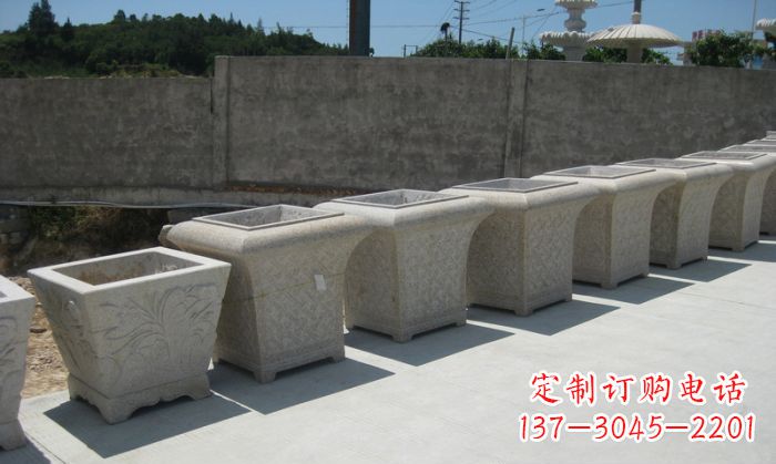 威海大理石花盆石雕 – 在公园展现精美自然风貌