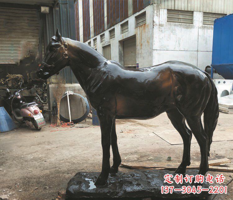 威海玻璃钢仿铜雕塑栩栩如生的飞奔骏马