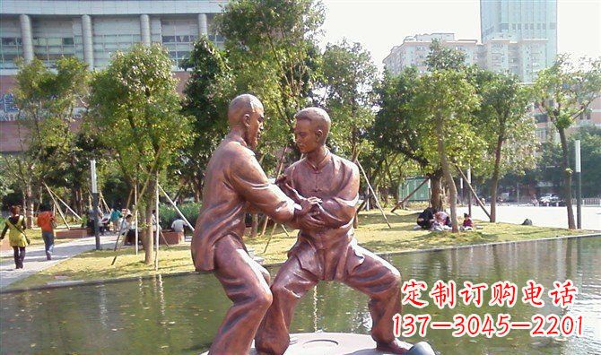 威海公园练太极拳的人物铜雕