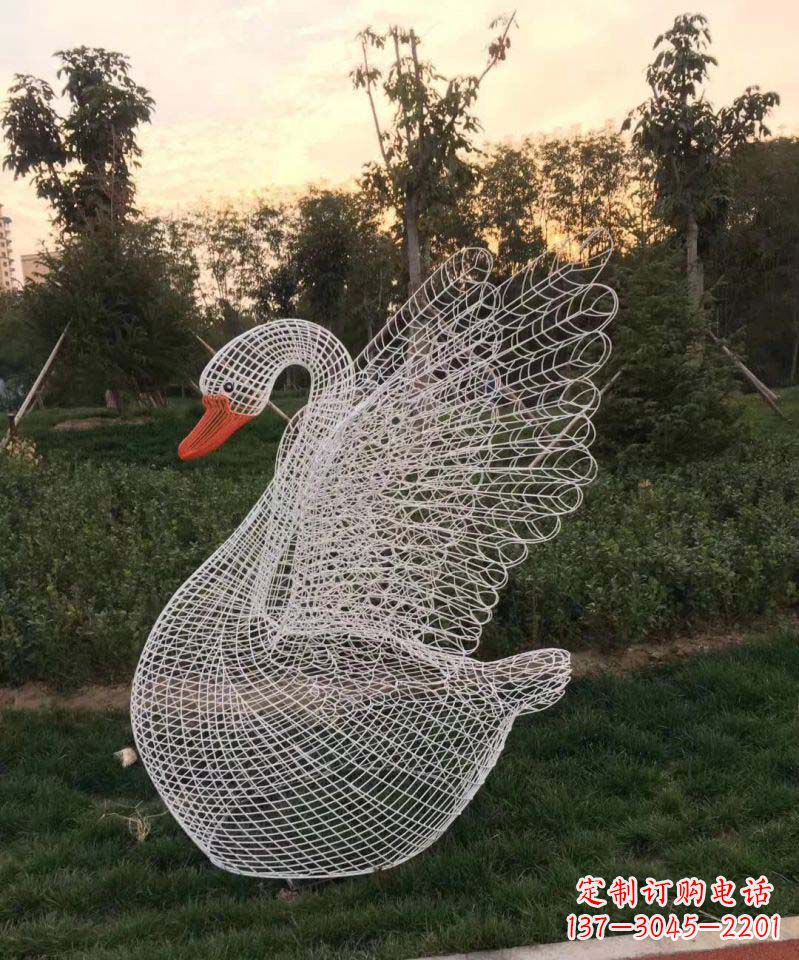威海高雅不锈钢镂空天鹅雕塑