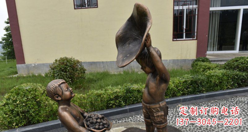 威海精美铜雕帽子装核桃的小男孩