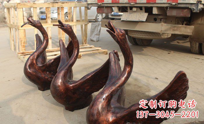 威海优雅活泼的天鹅铜雕