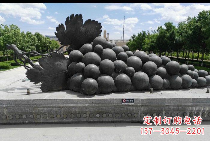 威海公园葡萄铜雕