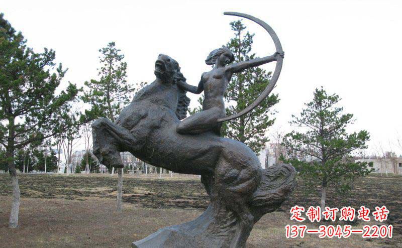 威海公园骑马女人射箭铜雕
