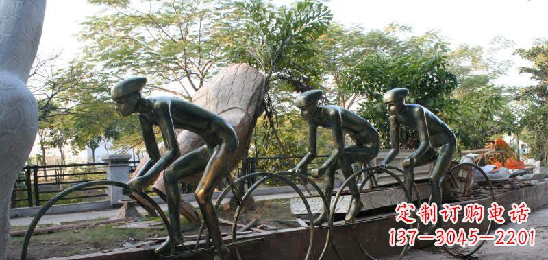 威海公园骑自行车的人物景观铜雕