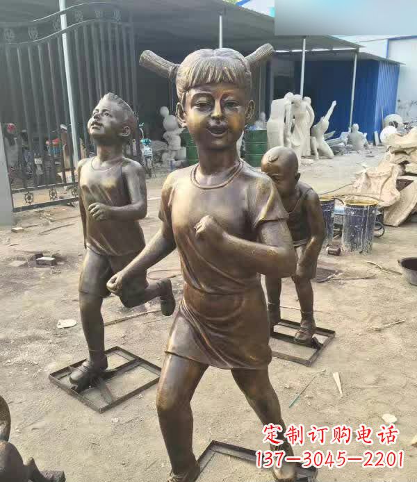威海铜雕童年小狗陪伴儿童奔跑的时光