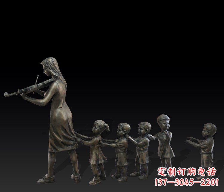 威海传统风格老鹰捉小鸡铜雕