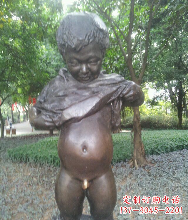 威海萌动活泼的男孩铜雕塑