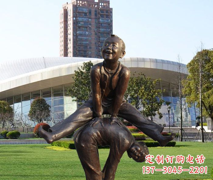 威海童趣十足的山羊铜雕