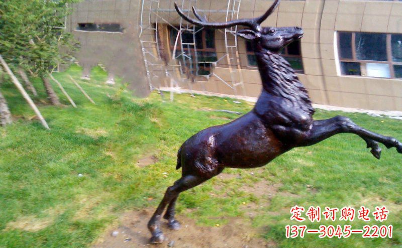 威海跳跃的鹿动物铜雕