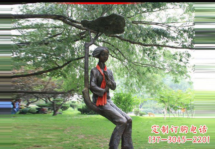 威海可爱迷人的美女雕塑