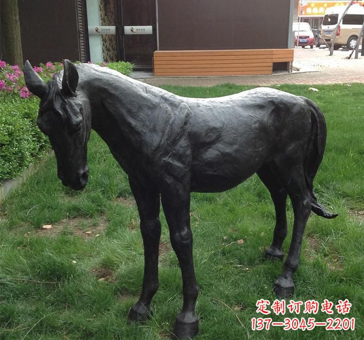 威海大型雕塑装置——马雕塑