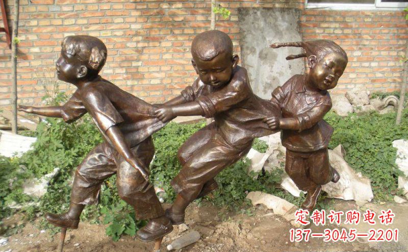 威海铜雕老鹰—勇捕小鸡的动态展示